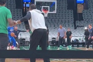 距离复出不远了？欧文今日也参加球队的赛前训练！