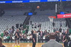 塔图姆赛前热身训练！这投篮还是这么干脆利落！